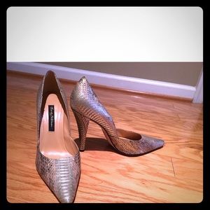 Beverly Feldman gold pumps